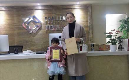 來自簡(jiǎn)陽的曾女士加盟帽牌貨冒菜